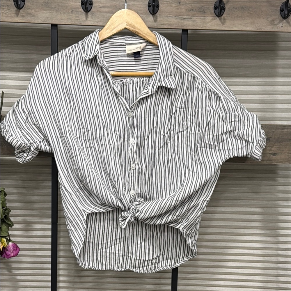 Universal Thread Striped Top - Picture 4 of 7